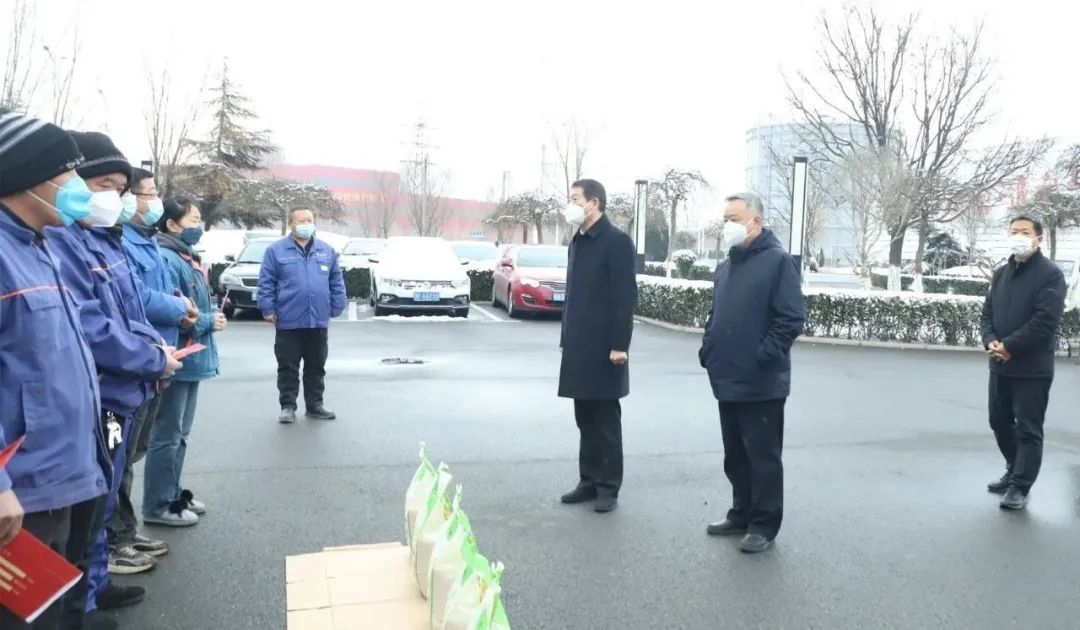 王宝玉书记到华体会官方网页版_华体会(中国)
看望慰问职工和劳模李静敏