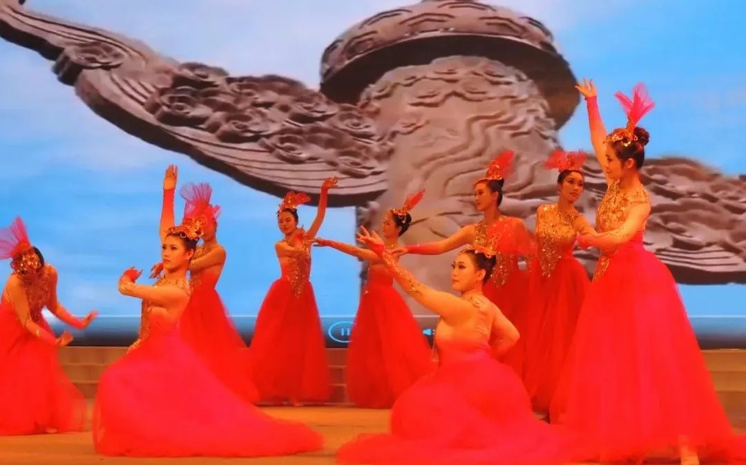 华体会官方网页版_华体会(中国)
特钢（集团）“致敬奋斗 礼赞楷模”2024年度表彰先进颁奖典礼隆重举行